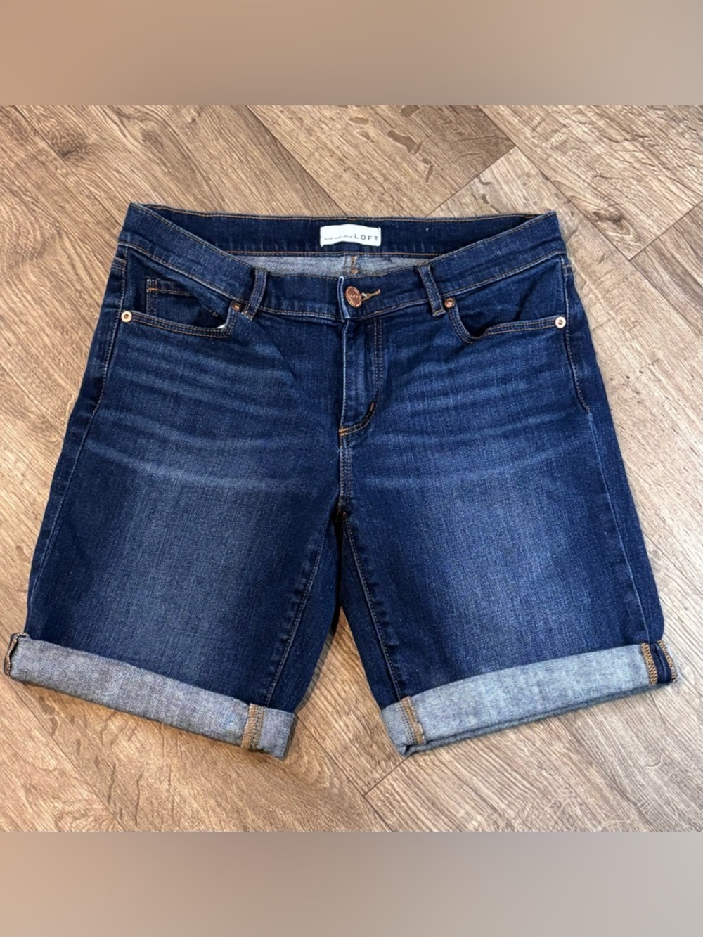 Loft Women’s Size 2/26 Rolled
Cuff Bermuda Jean Shorts